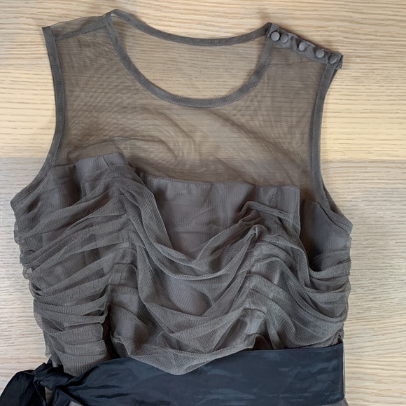 White by VERA WANG Bobbin Net Dress Illusion Neckline (16) - Picture 3 of 4